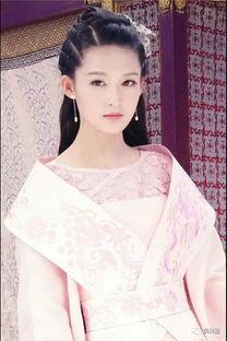 圈内爆料赵丽颖和李沁,幕后情谊曝光，娱乐圈姐妹情深引热议  第2张